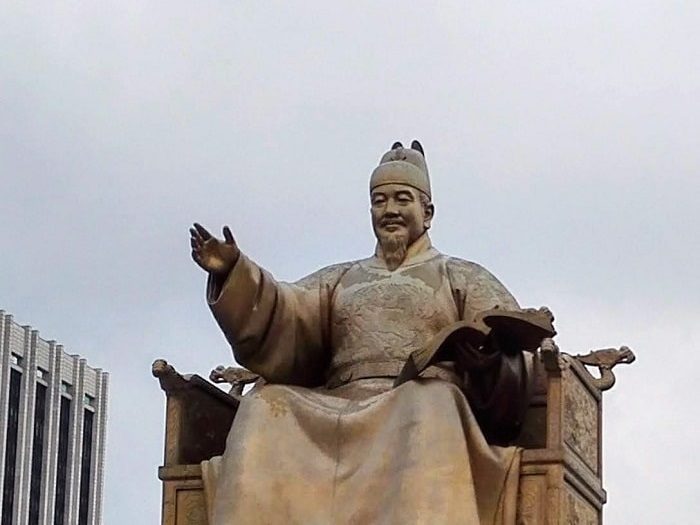 光化門広場の世宗(セジョン)大王銅像