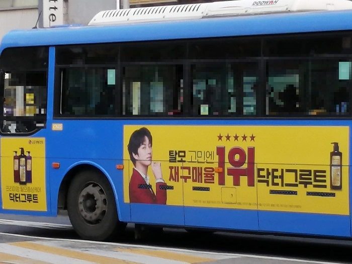 韓国ソウルのバス広告_SUPER JUNIOR（スーパージュニア）のヒチョル36歳
