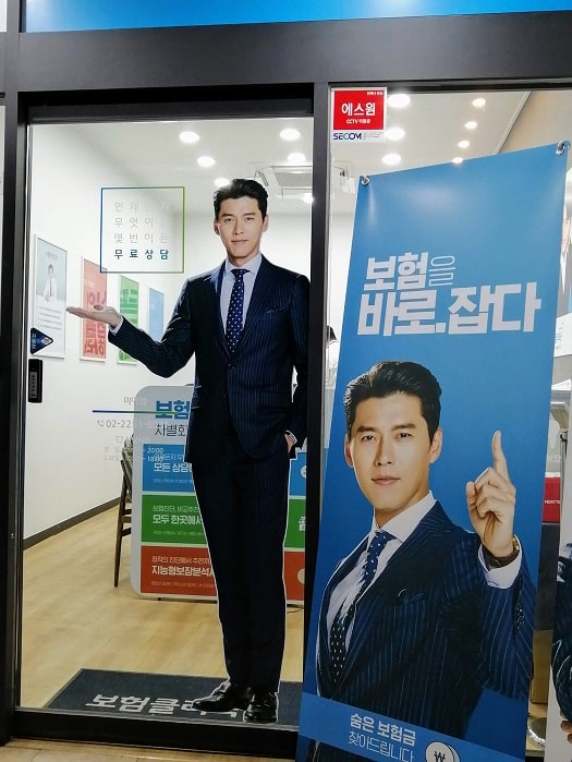 ヒョンビン：韓国の芸能人の等身大パネル、立て看板