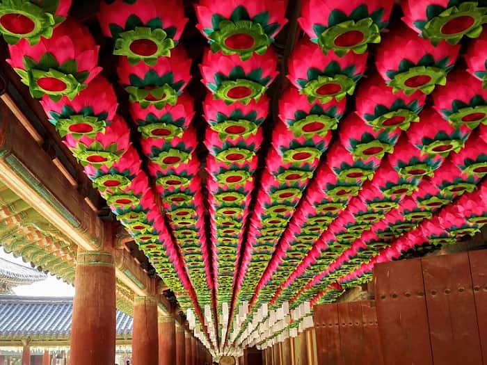 慶州仏国寺天井のハスの花の提灯